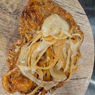 Bistec encebollado/ chopped steak marinated with grilled onions LS